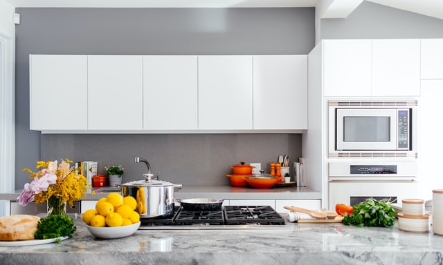 Glass splashback in a modern kitchen